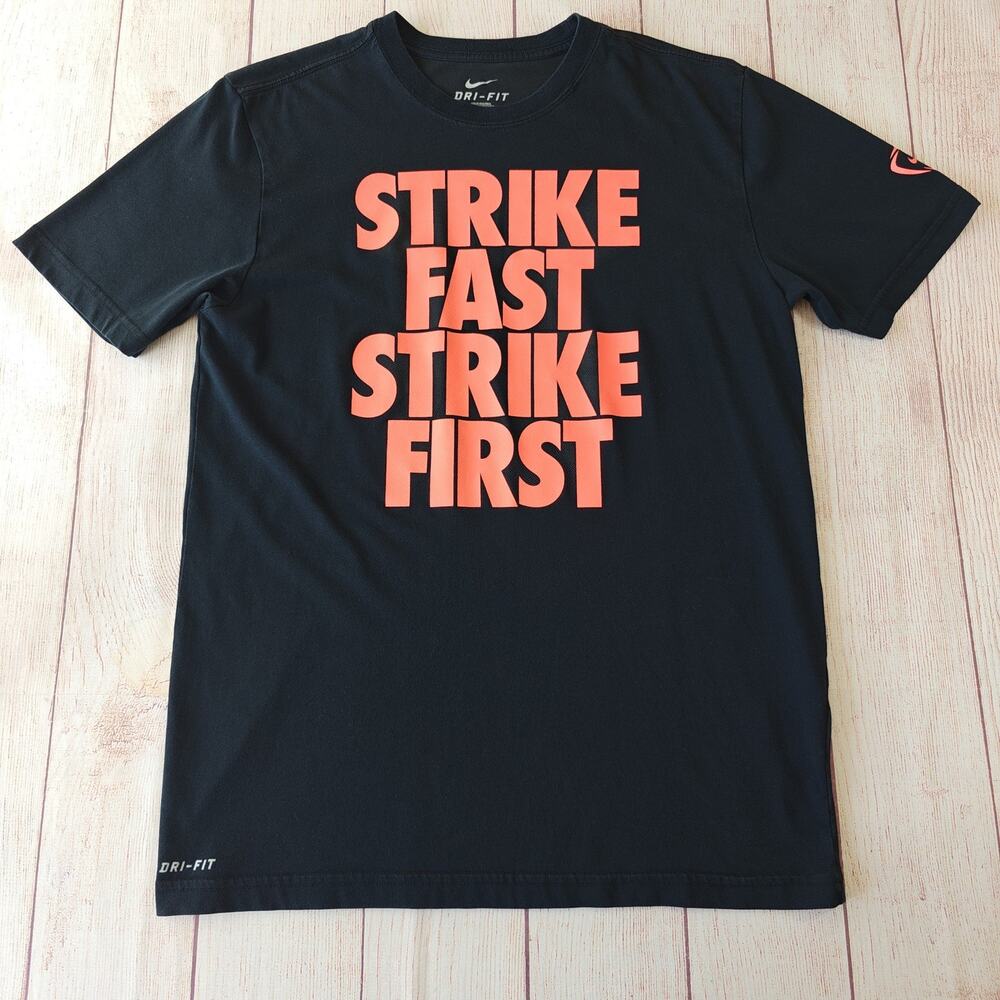 Nike Kobe Bryant "Strike First Strike Fast" Dri-Fit Athletic Tee sz M
